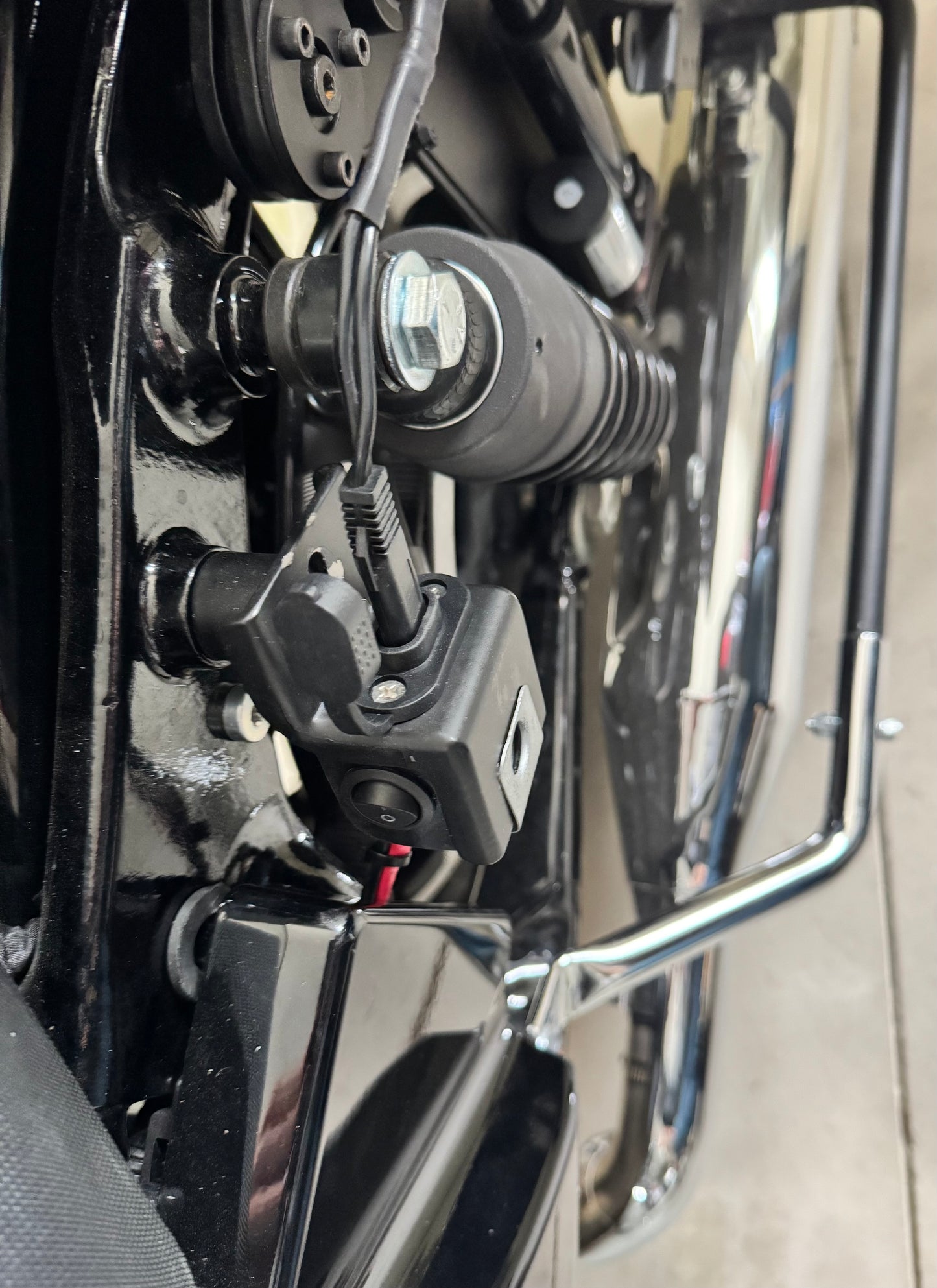 Auxiliary Power Port w/ On/Off Switch